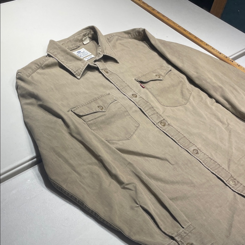 Levi's relaxed Western size medium Beige Button-Up Shirt - Picture 8 of 13